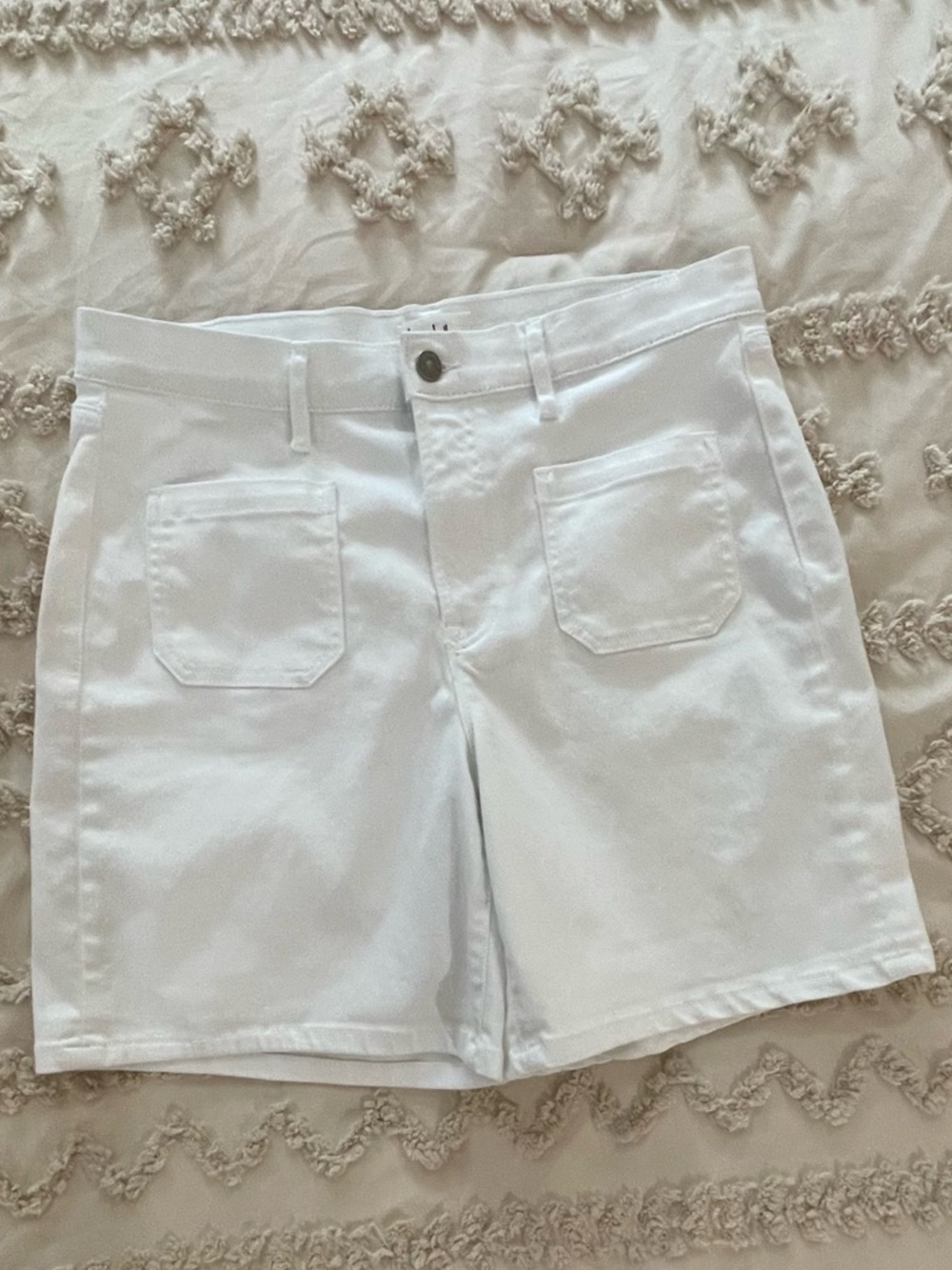 Nicole Miller White Bermuda Shorts with Front Patch Pockets